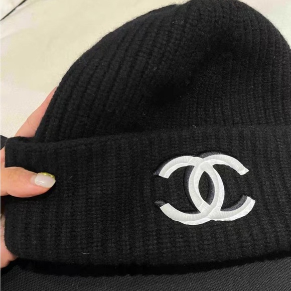 CHANEL Black Knit Hat with White Logo - Picture 3 of 3